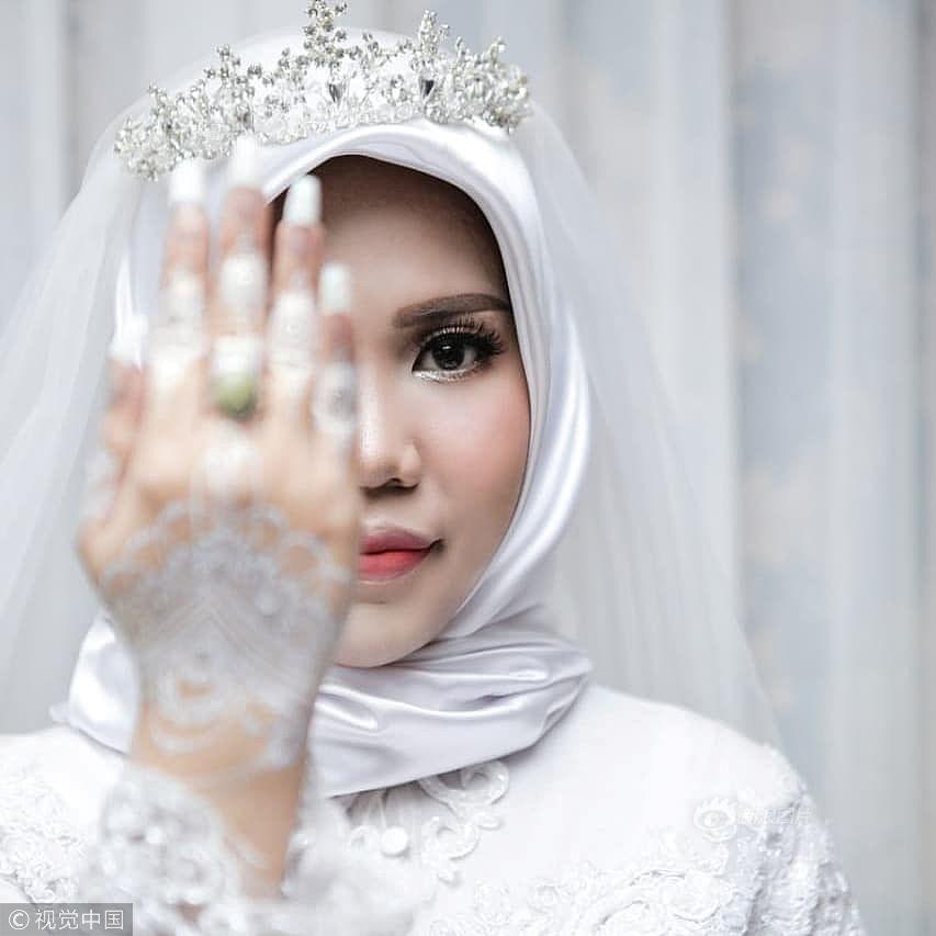 A software company provided free technical support to its customers via phone and email