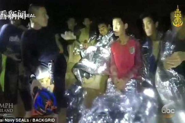 Theater shows classic movie with introduction by film historian