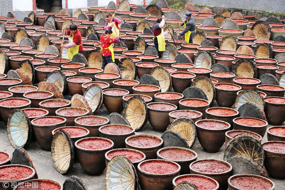 A new survey found that 71% of parents support extended school hours for after-school programs