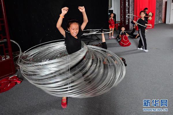 A museum hosted a photography workshop for beginners led by a professional photographer