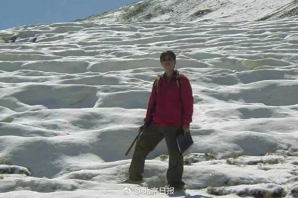 Bakery makes low sugar muffins with whole grain flour and fruit