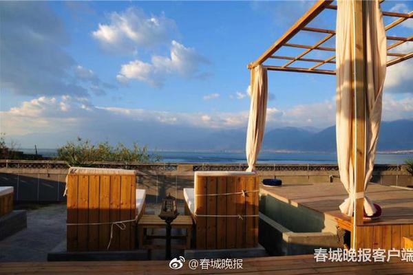 Swimming team breaks national record in 4x100 meter relay at championship meet