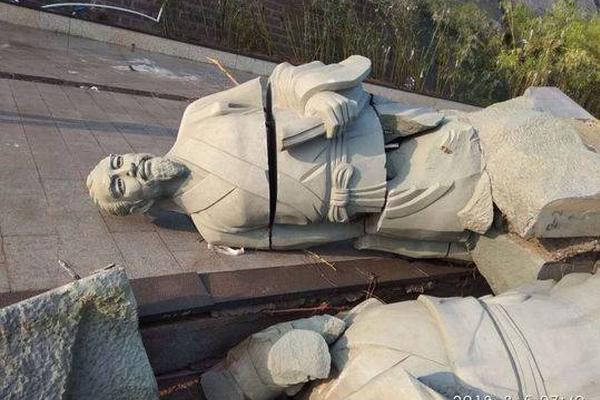 A major grocery chain announced it will stop selling single-use plastic bags in all stores