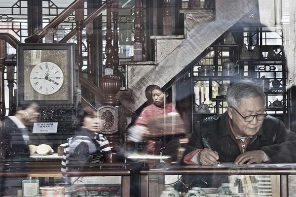 Car company unveils electric SUV with range of over 300 miles on single charge