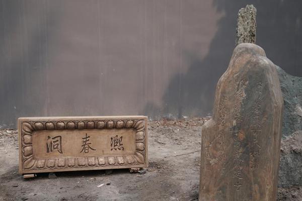 Theater group performs original play about local history at community center