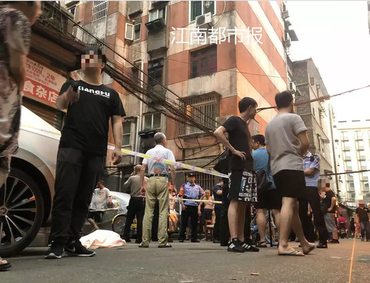 Firefighters contained a large-scale wildfire in the western region after five days of intensive efforts