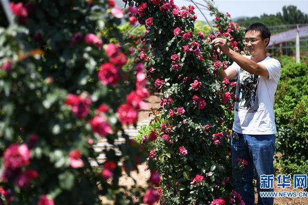 Golf tournament raises funds for after school programs in low income neighborhoods