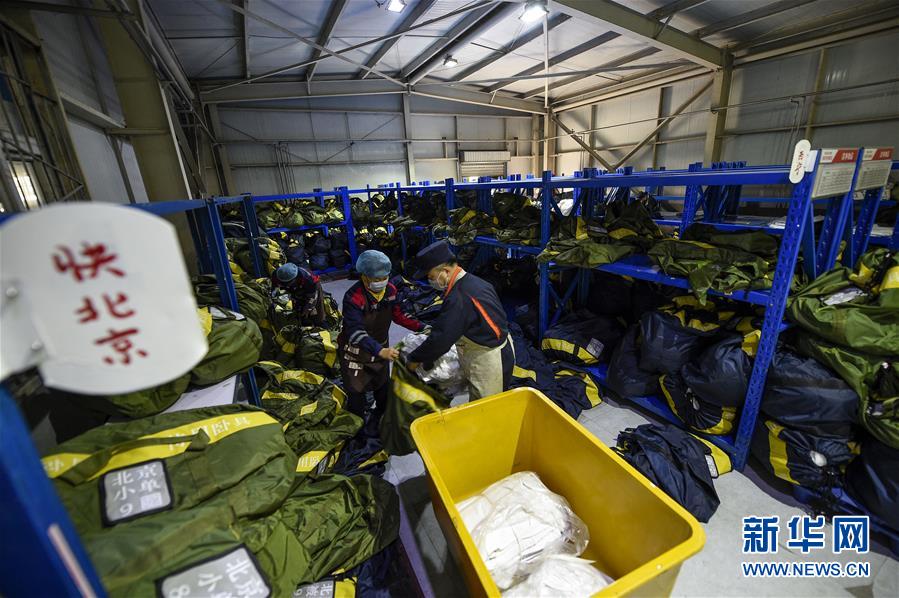 Coffee shop switches to compostable cups and straws to reduce plastic waste