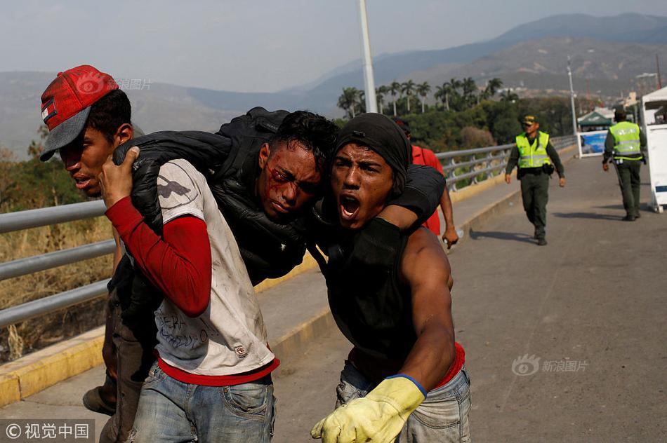 Local schools organized a fundraiser to support their school’s art program