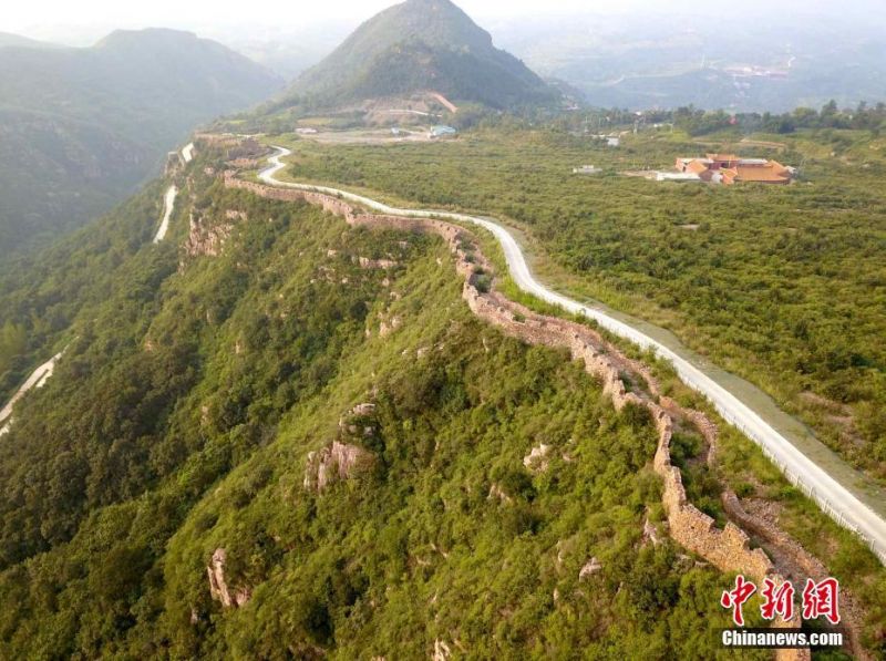 Researchers at a tech institute created a new type of flexible screen that can be folded 100,000 times without damage