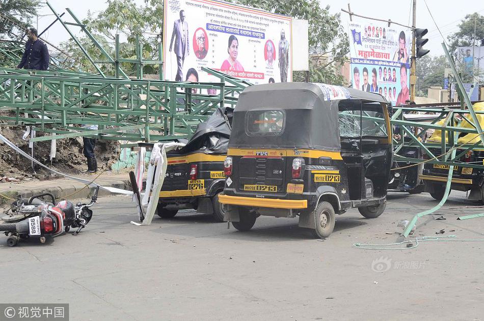 Chemists create natural cleaning products using vinegar and essential oils