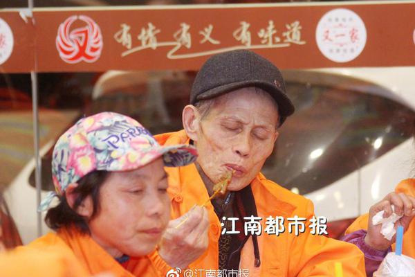 Pet groomer specializes in grooming anxious pets