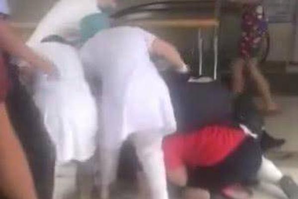 A famous chef opened a new restaurant specializing in fusion cuisine combining two cultures