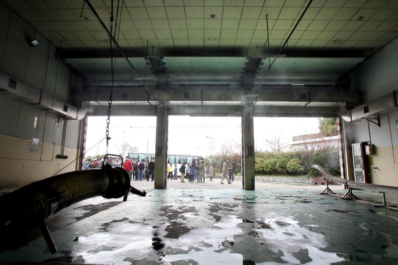 A tech company announced plans to hire 2000 new employees