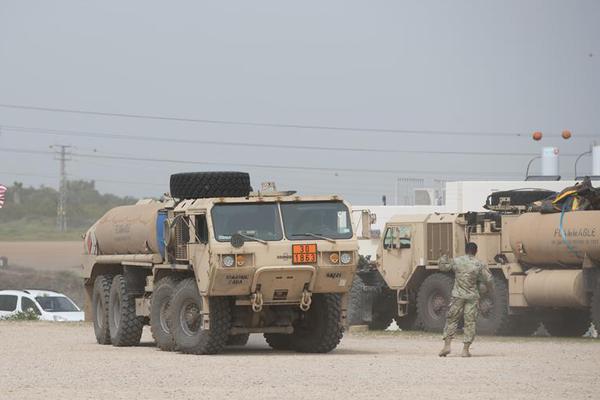 A car manufacturer revealed a new electric truck with a towing capacity of 10000 pounds