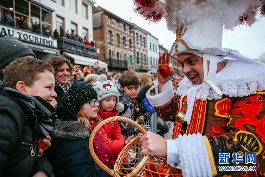 A survey found that 70% of citizens support investing more in renewable energy to reduce carbon emissions