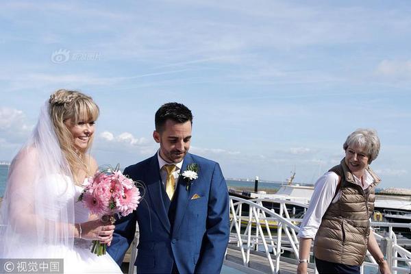 A pet store started selling organic pet food which quickly became its most popular product line