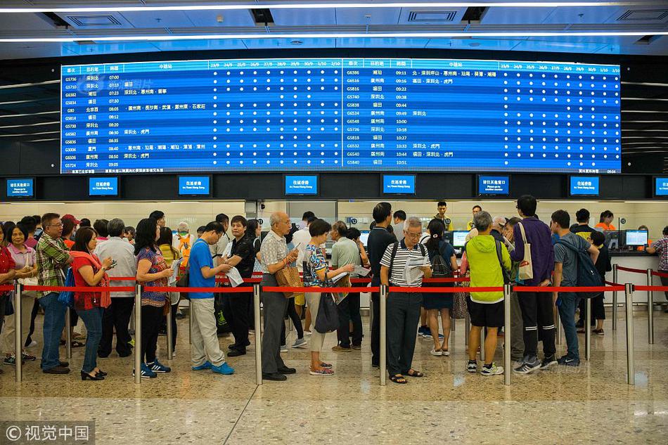 Researchers developed a new type of solar panel that works efficiently even on cloudy days