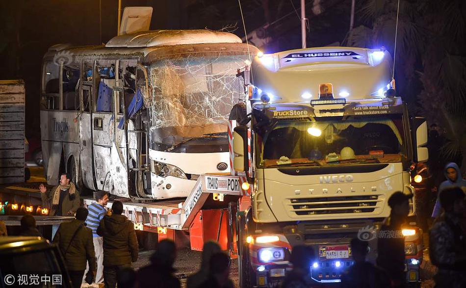 Local schools organized a fundraiser to support their school’s art program