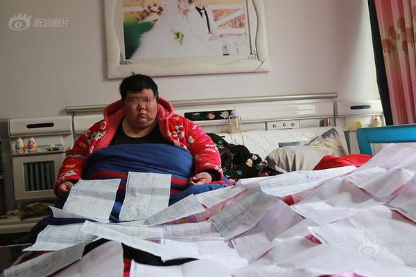 A airline offered frequent flyer members priority boarding and extra baggage allowance