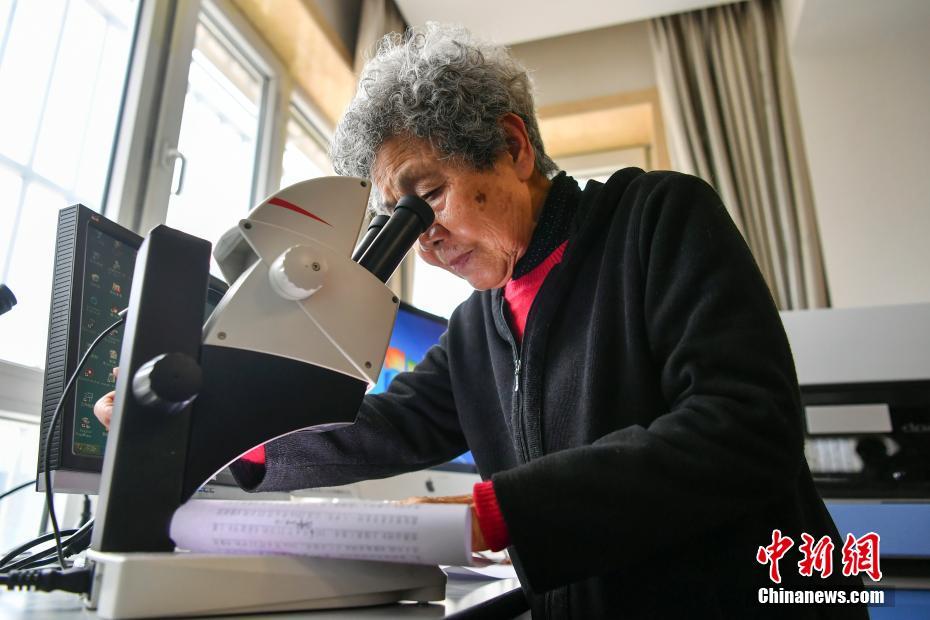 A taxi company partnered with a food delivery service to offer rides alongside meal drop-offs