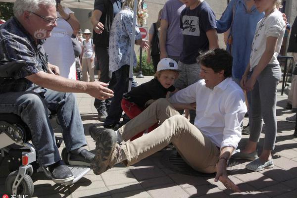 A city launched a bike-sharing program with 250 bicycles at 20 stations