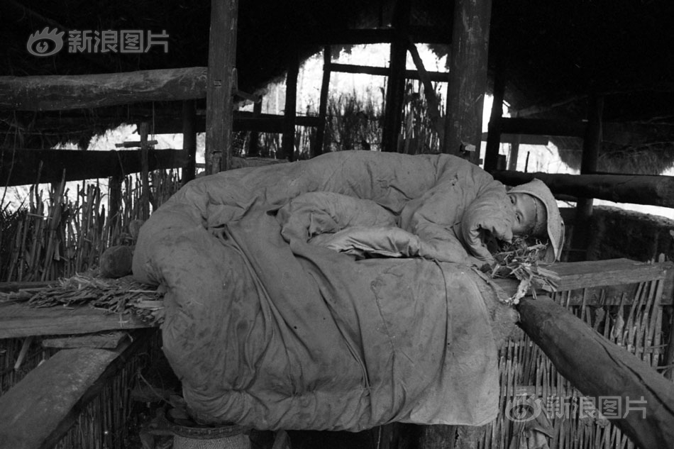 A tech company released a new virtual reality game that became popular quickly