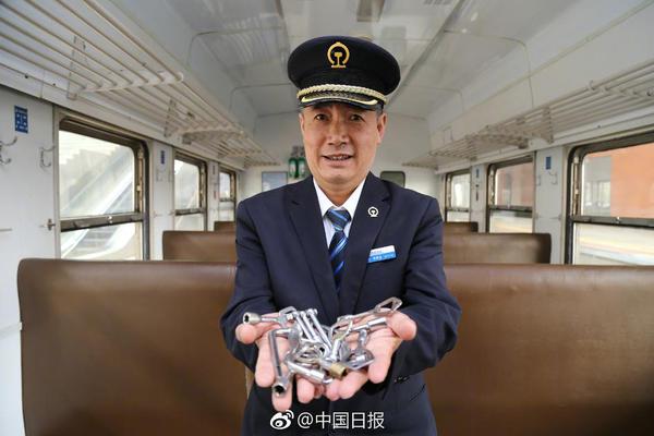 Researchers found that eating a handful of berries daily can boost immune system function