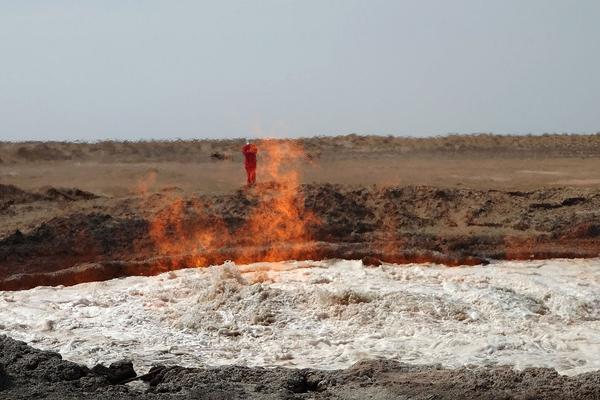 Police arrested six individuals suspected of running a fraudulent online shopping scheme