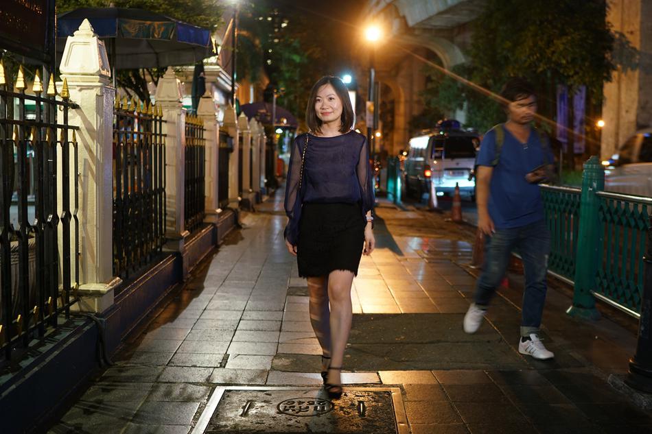 生成200條英文新聞句子，不需要生成文檔別分類，不要標點