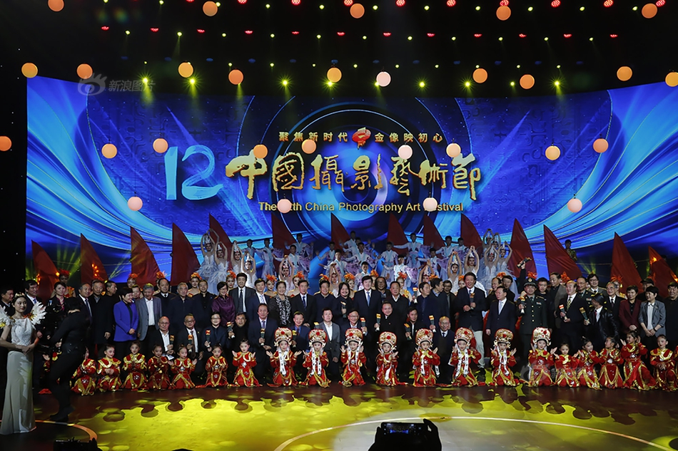 A new survey found that 68% of parents support extended school hours for after-school programs