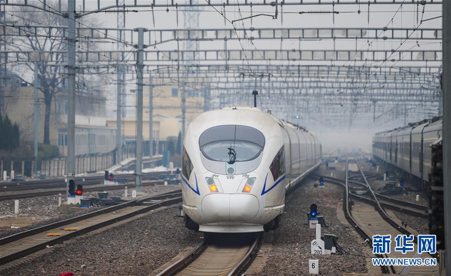 Students organized a food drive that collected over 10000 pounds of non-perishable items