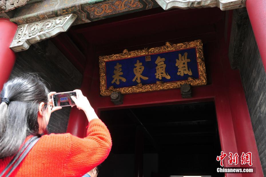 City launches bike sharing program with 500 stations across downtown areas