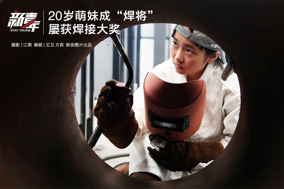 A grocery store started selling pre-made salad kits to make healthy lunches more convenient