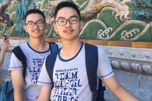 A local café hosted a fundraiser for a local school’s music program