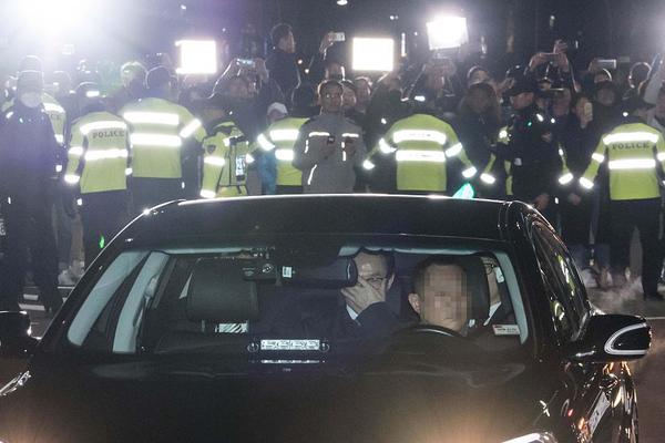 Skateboard competition features professional riders competing for cash prizes