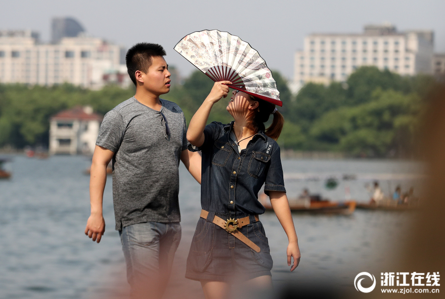 Engineers developed a new battery technology that extends electric vehicle range by 50%